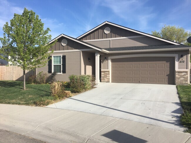 Primary Photo - Spacious Single-Level Home on Cul-De-Sac