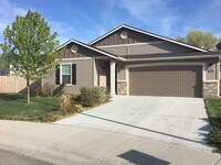 Building Photo - Spacious Single-Level Home on Cul-De-Sac