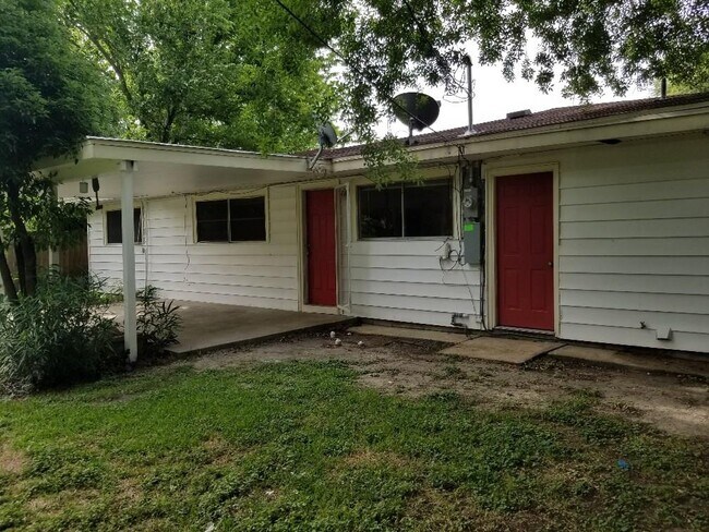 Building Photo - 2118 17th Ave N