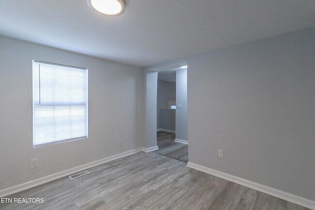 Building Photo - 770 Mahoney Rd