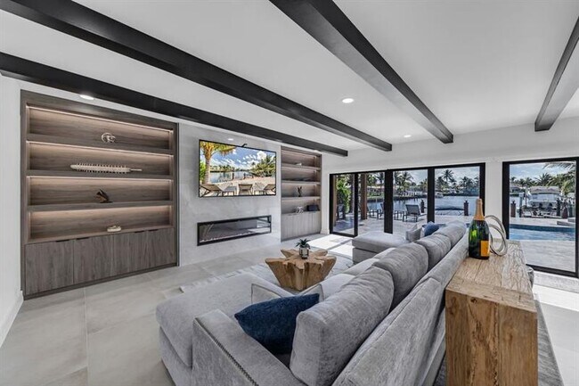 Building Photo - 160 SE 3rd Ct