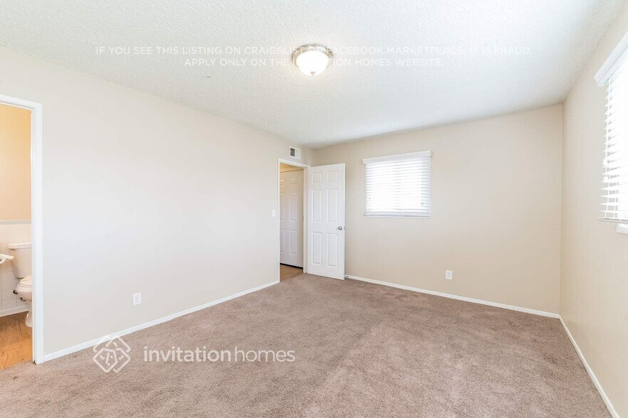 Building Photo - 10326 Pendleton St