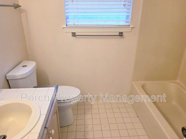 Building Photo - 303 Shoreline Dr