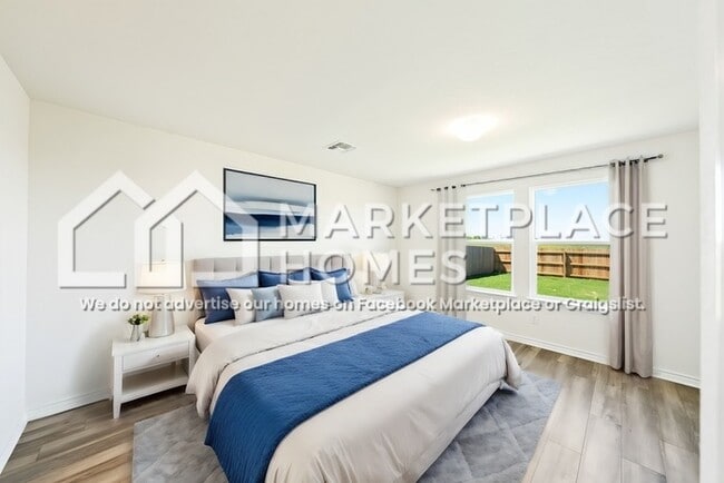 Building Photo - 4013 Woodside Dr