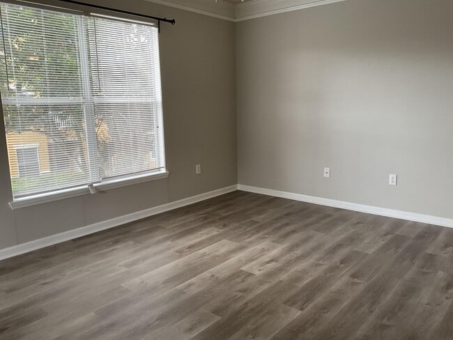 Building Photo - 8813 Villa View Cir