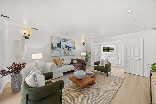 Building Photo - 673 S Mentor Ave