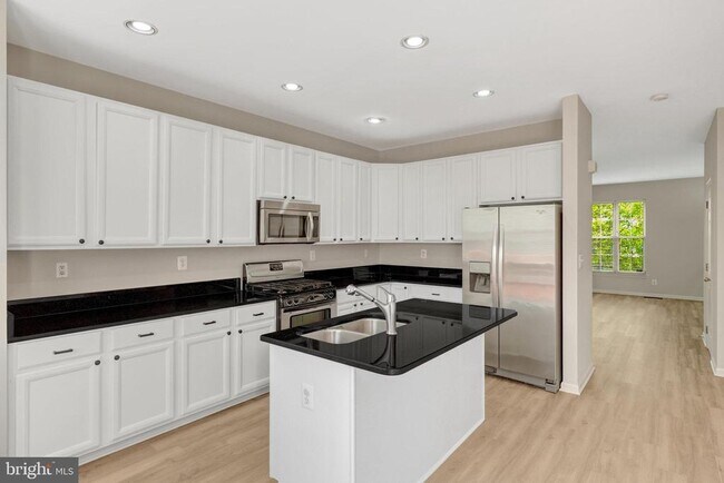 Building Photo - 2505 James Madison Cir