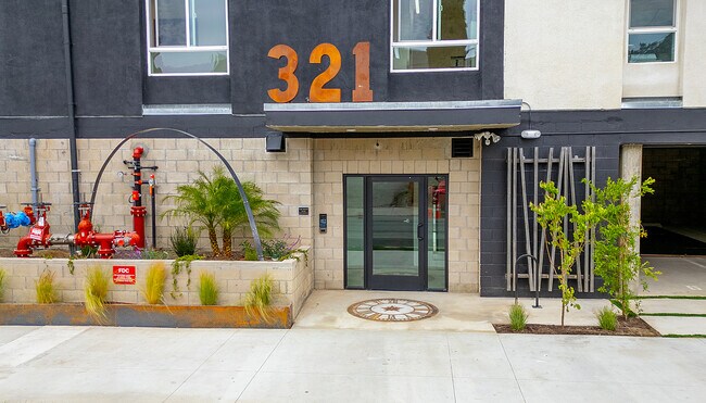 Building Photo - 321 S Fickett St