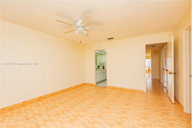 Building Photo - 1055 NW 83rd Ave