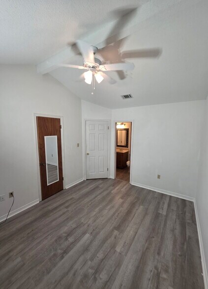 Building Photo - 8 Viking Dr NW
