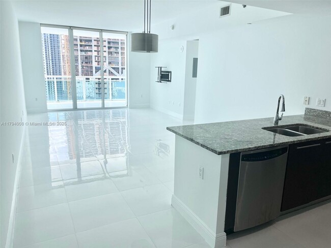Primary Photo - 950 Brickell Bay Dr