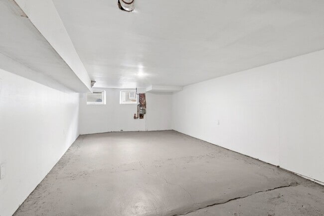 Building Photo - 428 E Lorraine Ave