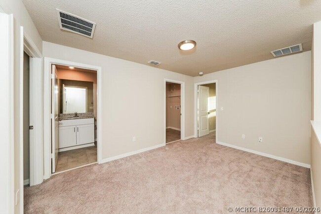 Building Photo - 4030 Hot Spgs Ave