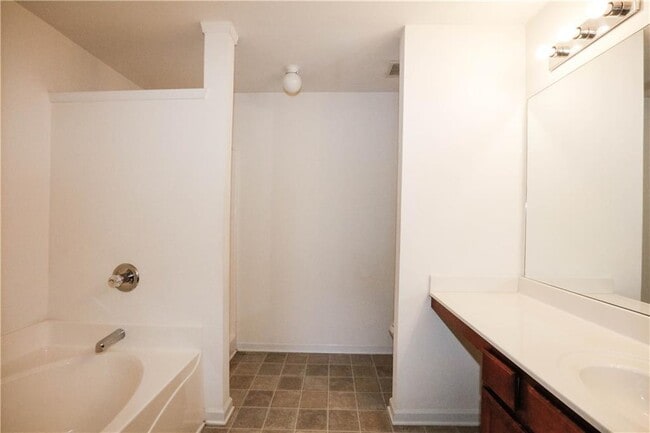 Building Photo - 1939 Durwood Ln