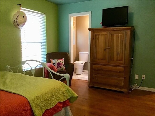 Building Photo - FREE MAY RENT + Great Location- Close to H...