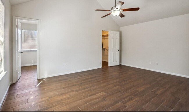 Building Photo - 9423 Rippling Fields Dr