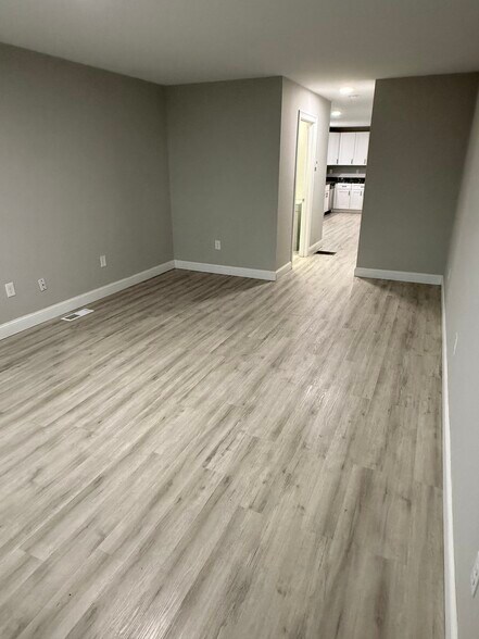 Building Photo - 25 Denison St