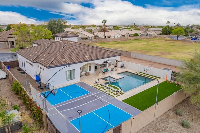 Building Photo - Beautiful 6-bedroom basement home