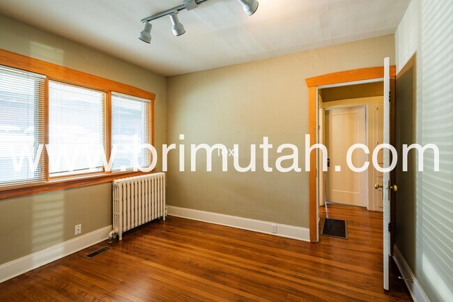 Building Photo - 1475 E Michigan Ave