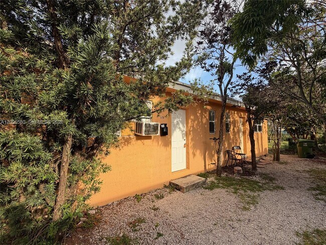 Building Photo - 518 NW 10th St