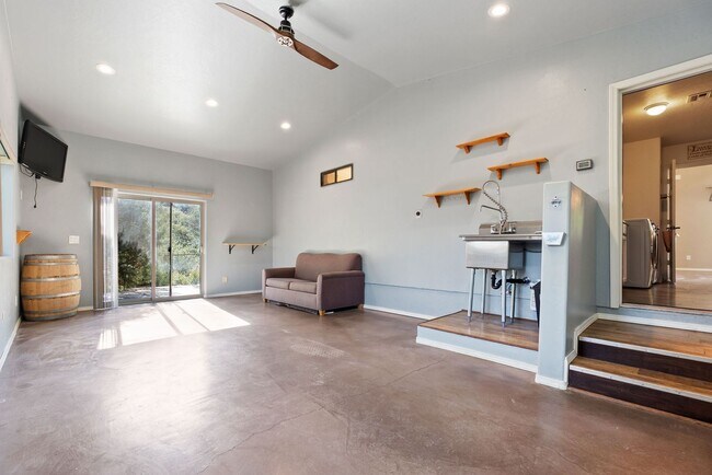 Building Photo - Charming 3 Bedroom + Bonus Room in Eagle R...