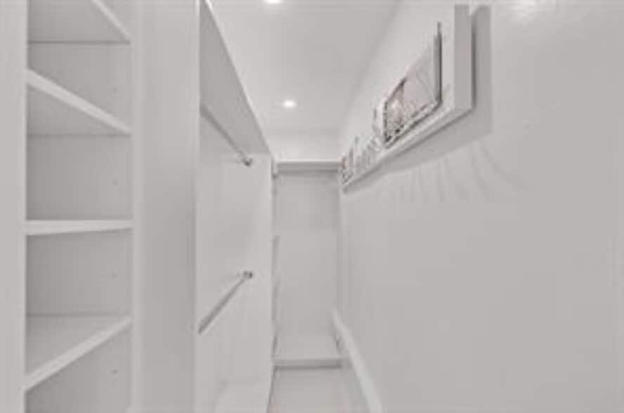 Building Photo - 3220 Bayview Dr