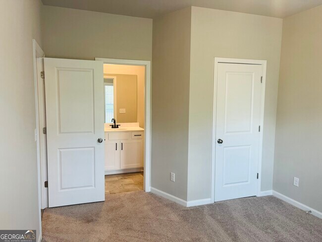 Building Photo - 33 Cobalt Ln