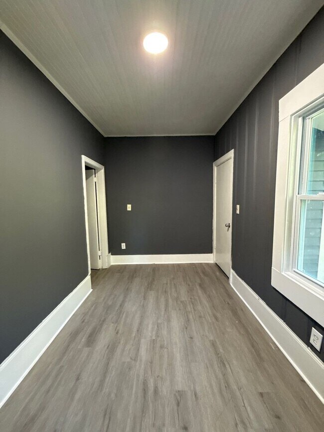 Building Photo - Fully Renovated Home in Binghampton – Section 8 Welcome!