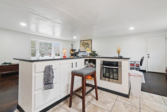 Building Photo - 45 Frederick Rd