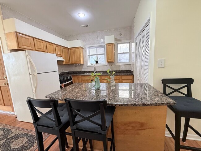 Building Photo - 3643 S Hamilton Ave