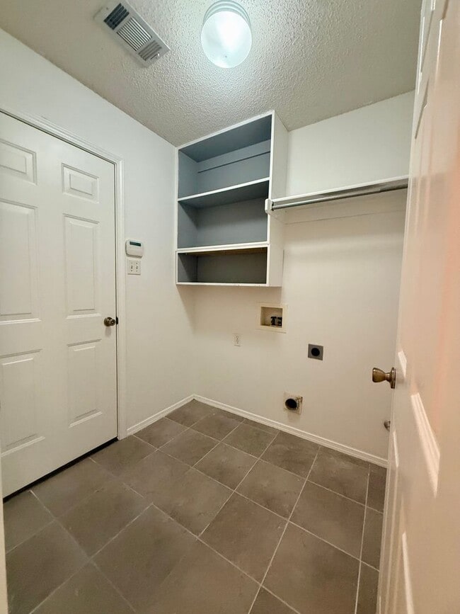 Building Photo - 1015 Allyson Ave