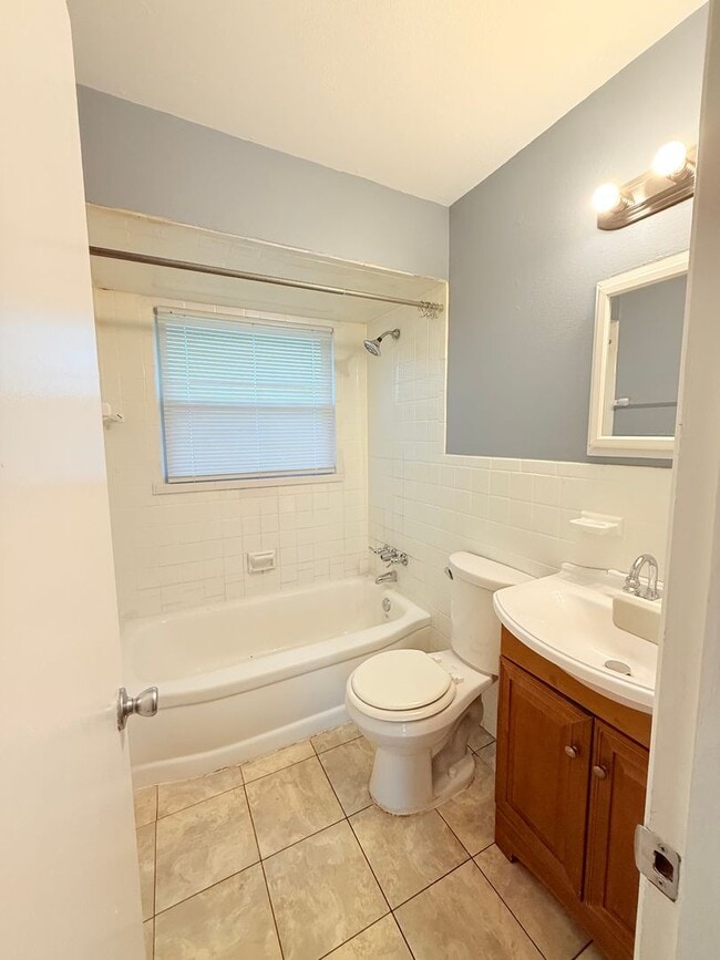 Building Photo - Charming 3 Bedroom Home in Florissant