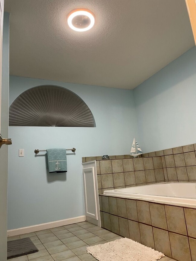 Building Photo - Beautiful home off Knights Academy