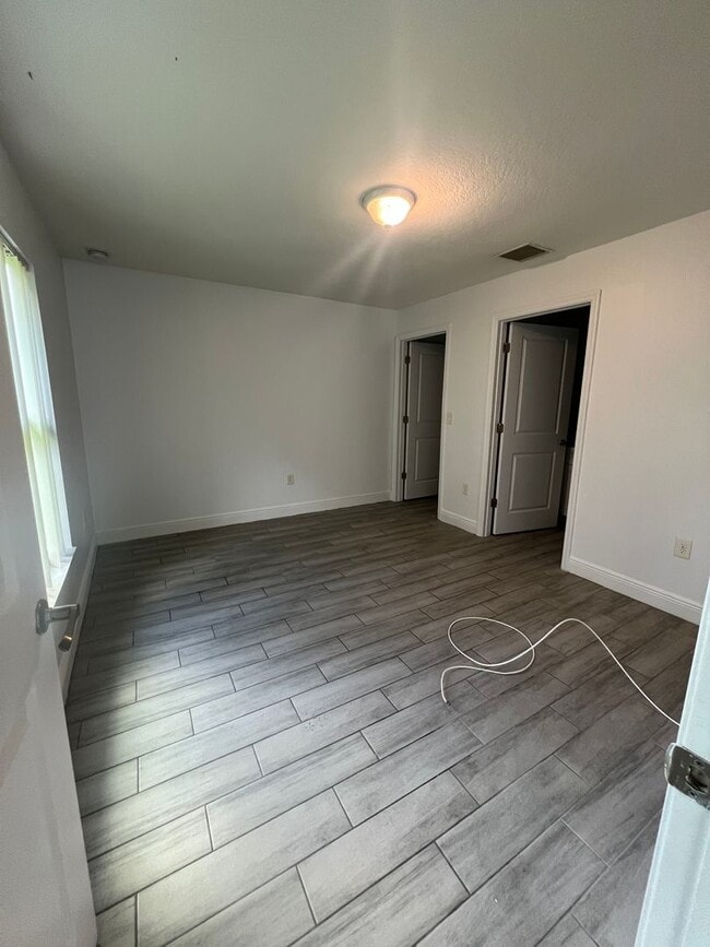 Building Photo - Beautiful 3-bedroom 2 bath single story home in SW Orlando near International Drive