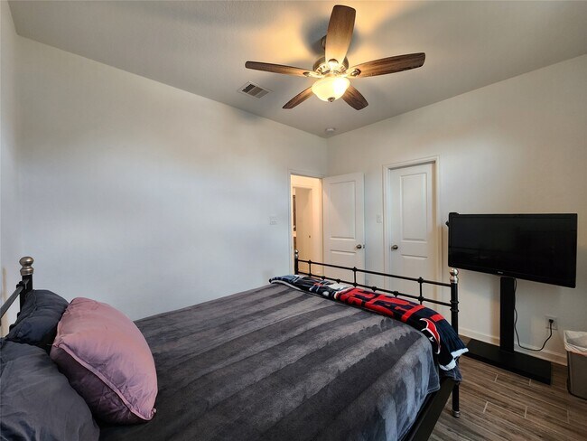 Building Photo - 14007 Hartford Heights Wy