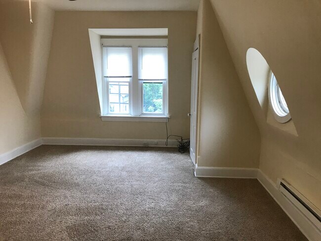 Building Photo - 2654 Bellevue Ave