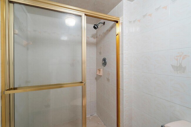 Building Photo - 630 Ocean Dr