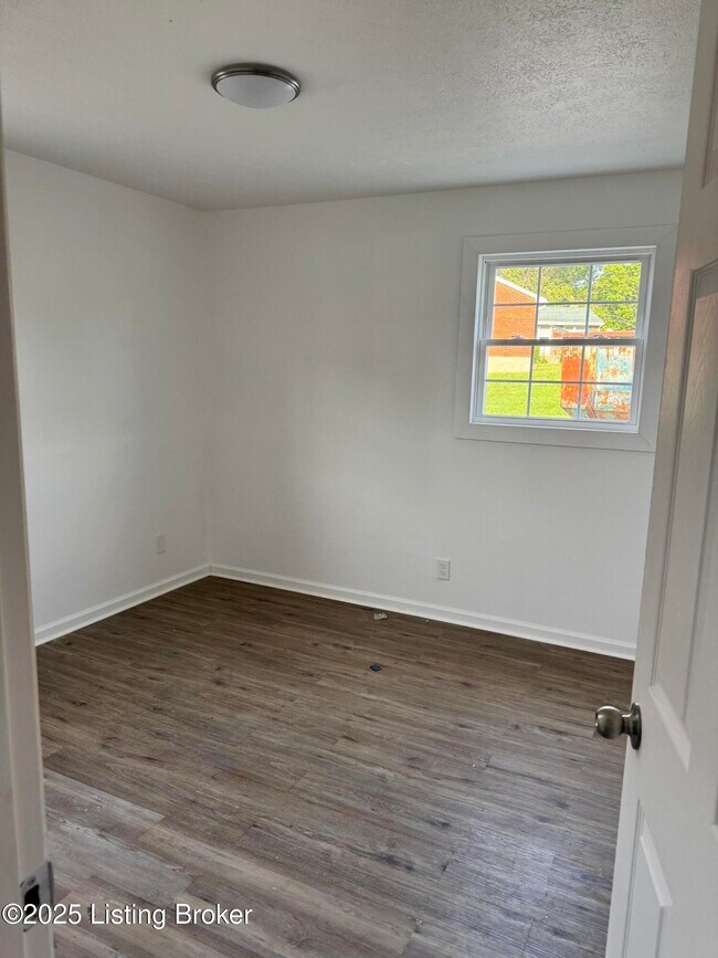 Building Photo - 10318 Greentree Ln