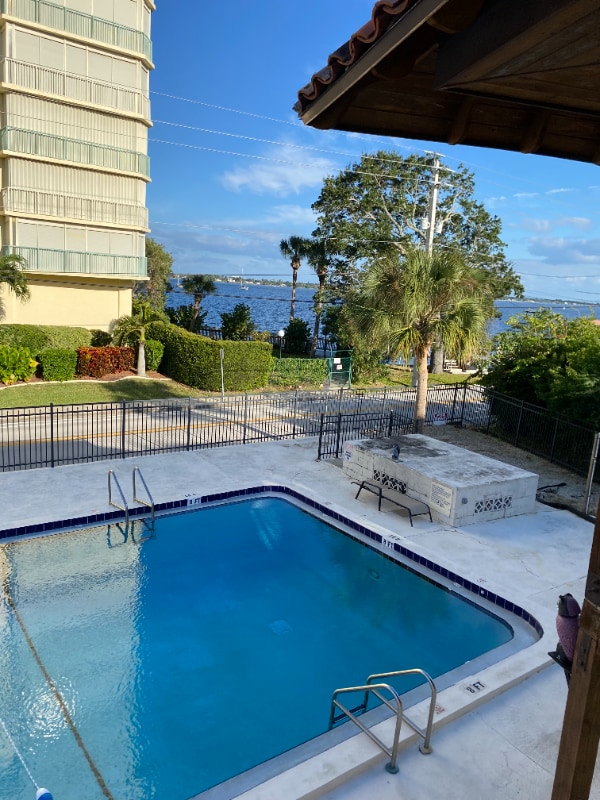 Building Photo - 7 Oak St