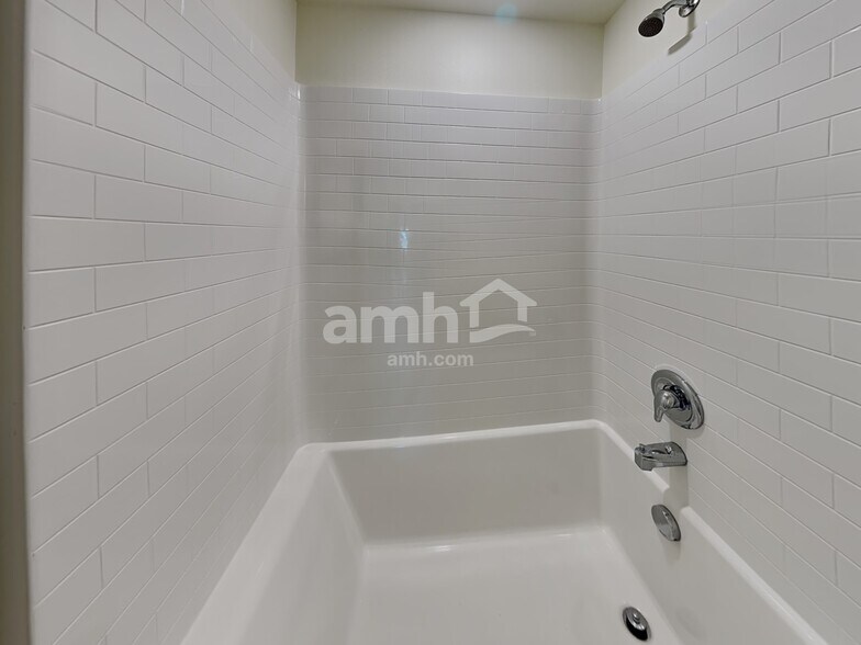 Building Photo - 1311 W 15th Ave