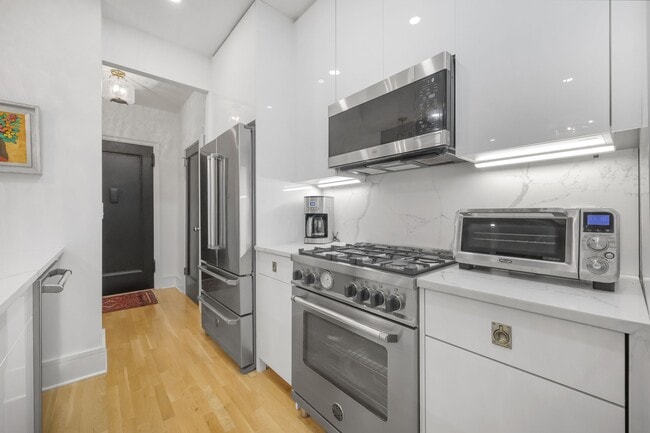 Building Photo - 47 Lafayette Pl