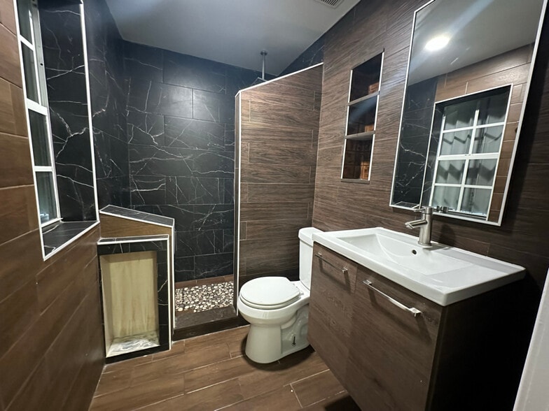 Building Photo - 901 NW 46th St