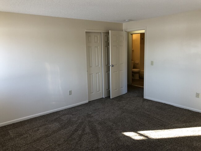 Bedroom - Buffalo Manor Apartments