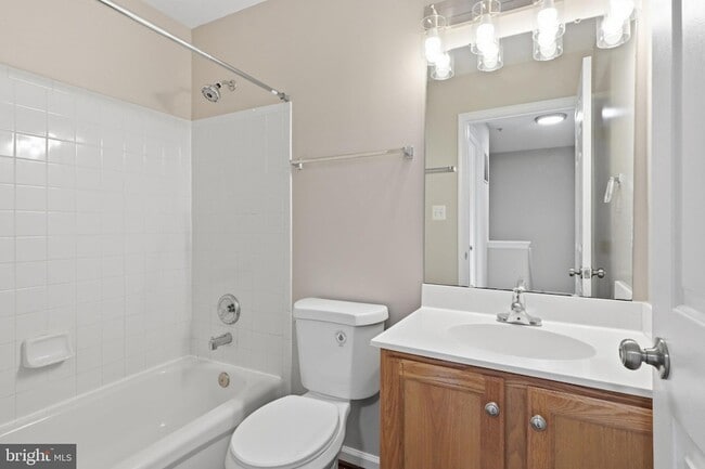 Building Photo - 986 Harrison Cir