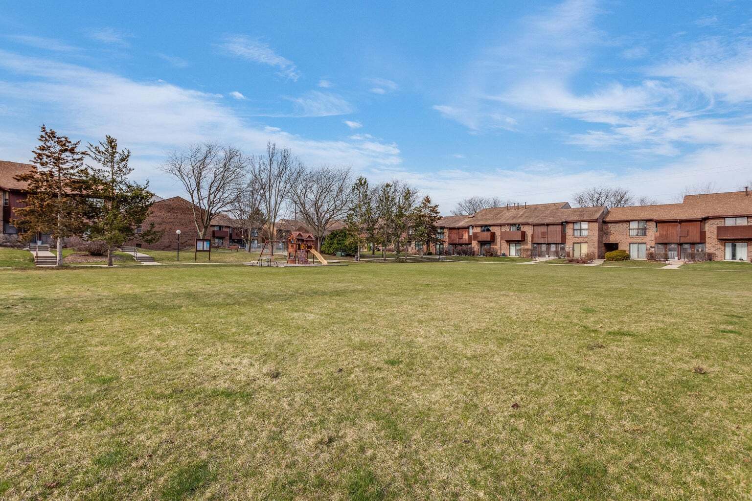 Building Photo - 9082 N Park Plaza Ct