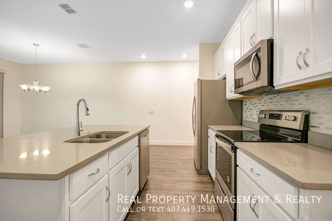 Building Photo - 3 BR / 2.5 BA Townhouse In Hawks Crest