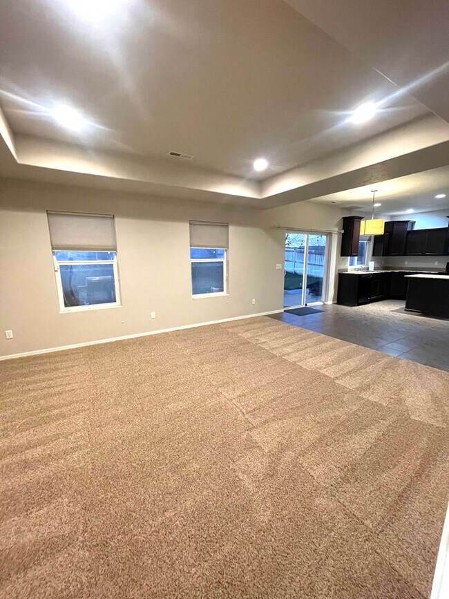 Building Photo - Charming Very Spacious 2-Story Home for Rent in Pasco, WA – Ideal Location Off Road 68!