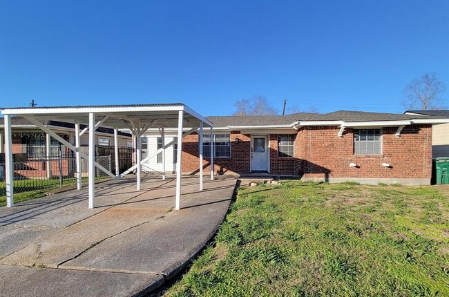 Building Photo - 4119 Holloway Dr