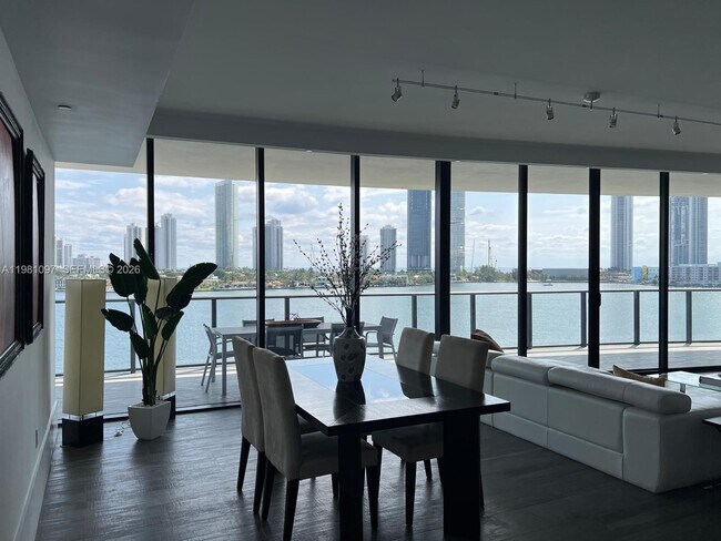 Building Photo - 5500 Island Estates Dr