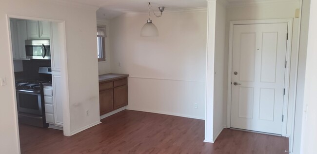 Entry, Dining (Kitchen on left) - 6716 Clybourn Ave